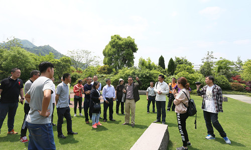 深入企業(yè)共話(huà)園林發(fā)展——風(fēng)景園林部落一行參觀考察西湖山莊項(xiàng)目